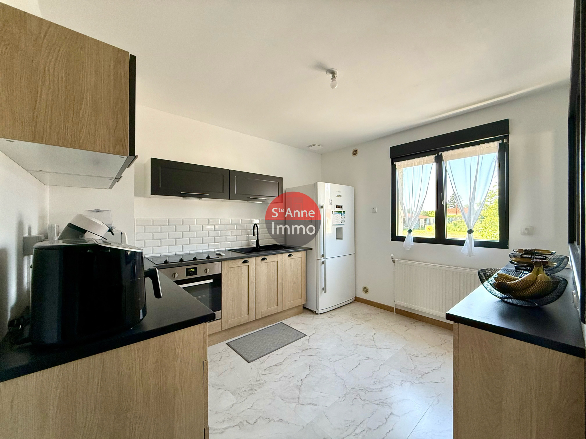 Immo80 – L'immobilier à Amiens et dans la Somme-CHAULNES – MAISON INDIVIDUELLE – 146m2 – 4 CHAMBRES – 1 BUREAU – AUTONOMIE DE PLAIN PIED – SOUS SOL COMPLET –