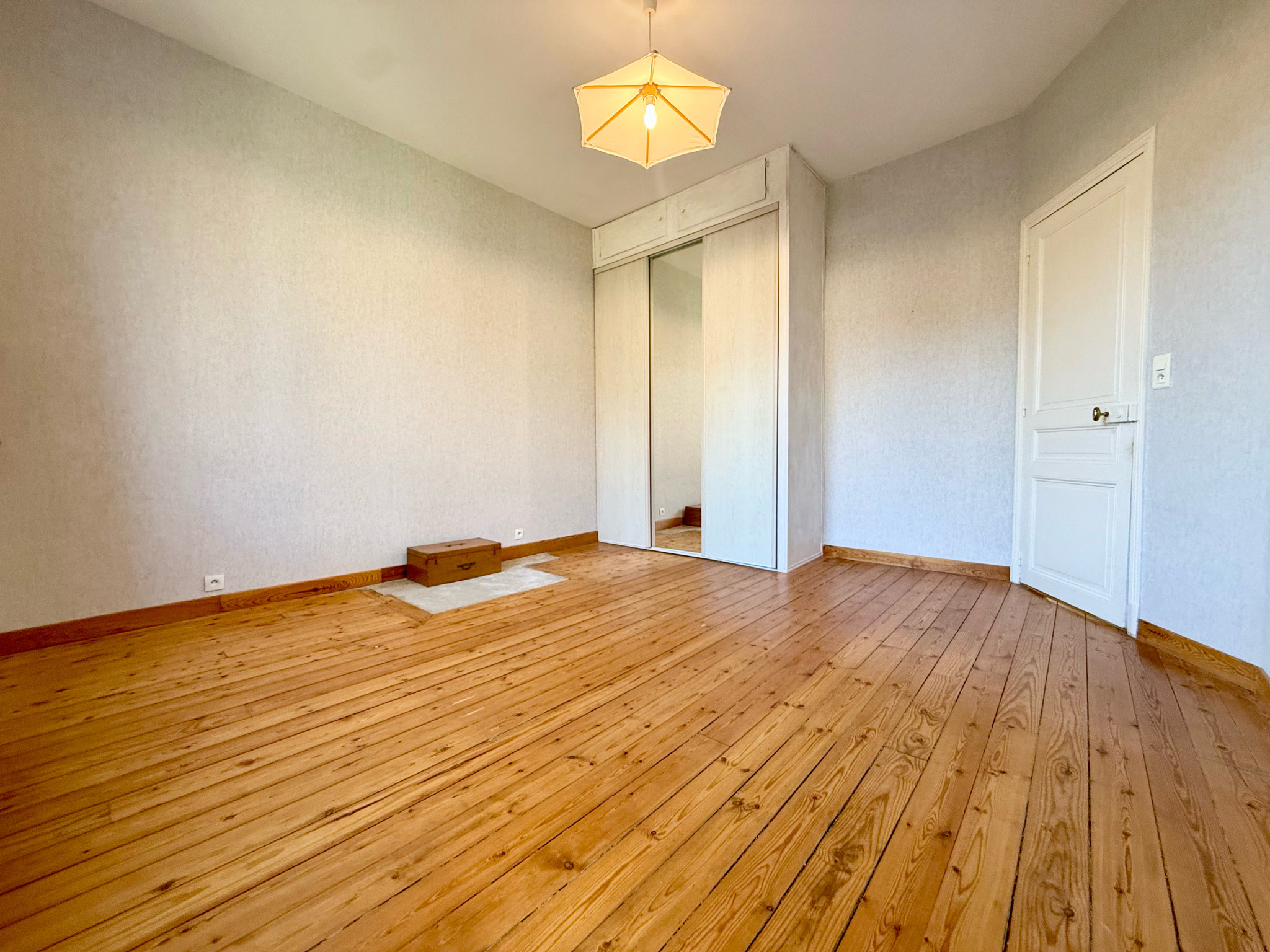 Immo80 – L'immobilier à Amiens et dans la Somme-MONTDIDIER – MAISON + LOCAL – 6 CHAMBRES – JARDIN – DEPENDANCE