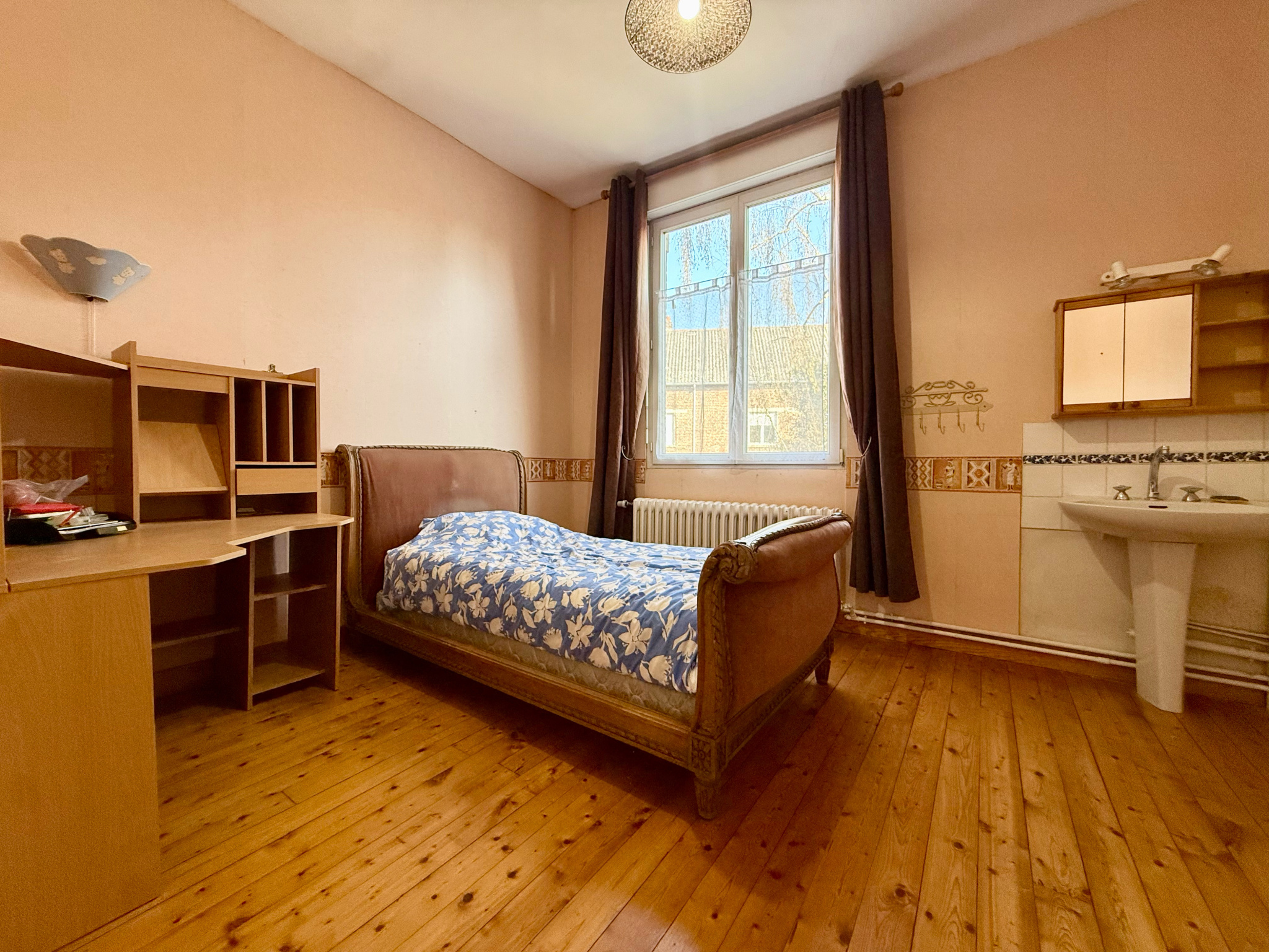 Immo80 – L'immobilier à Amiens et dans la Somme-MONTDIDIER – MAISON + LOCAL – 6 CHAMBRES – JARDIN – DEPENDANCE