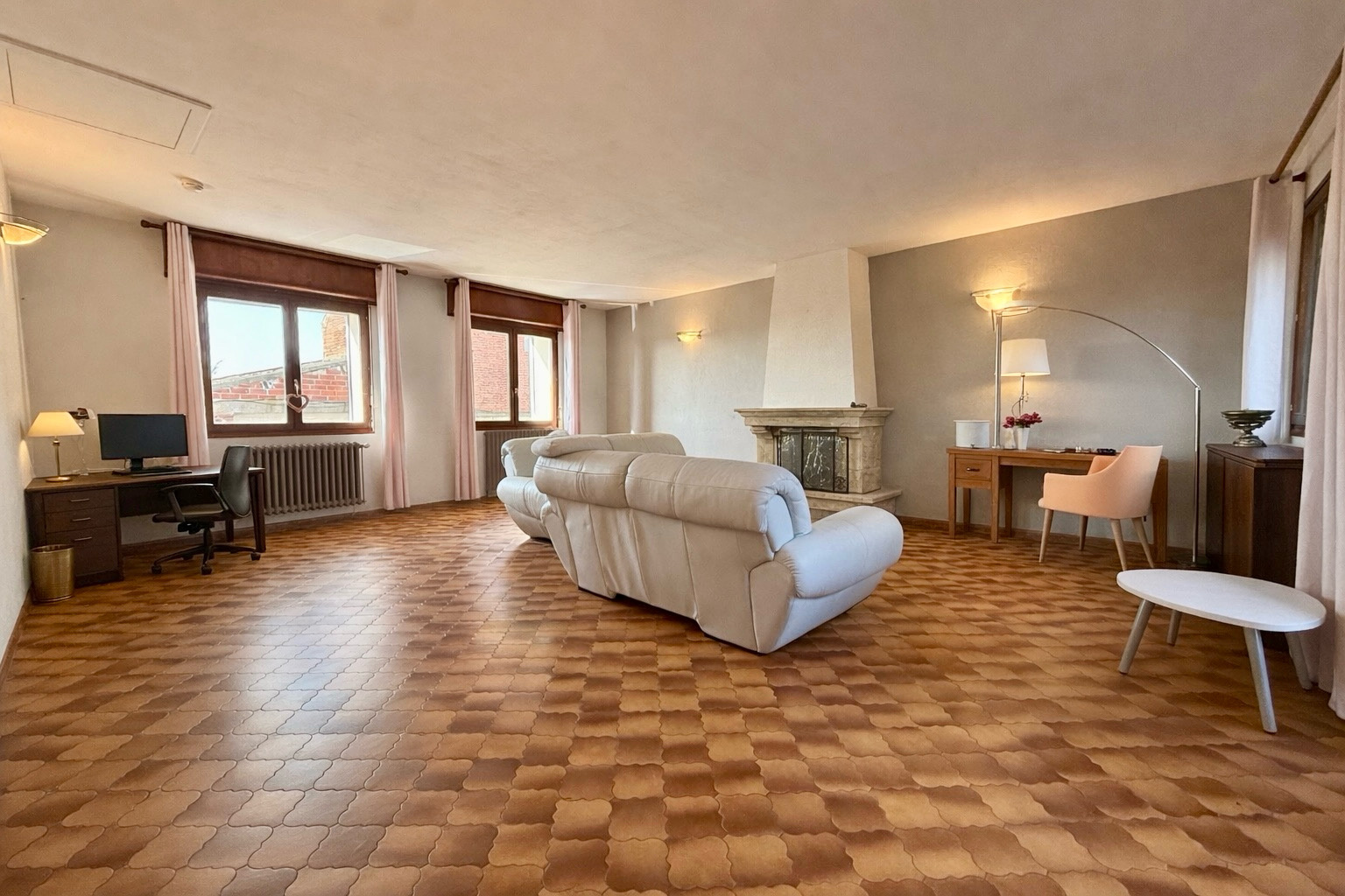 Immo80 – L'immobilier à Amiens et dans la Somme-MONTDIDIER – MAISON + LOCAL – 6 CHAMBRES – JARDIN – DEPENDANCE