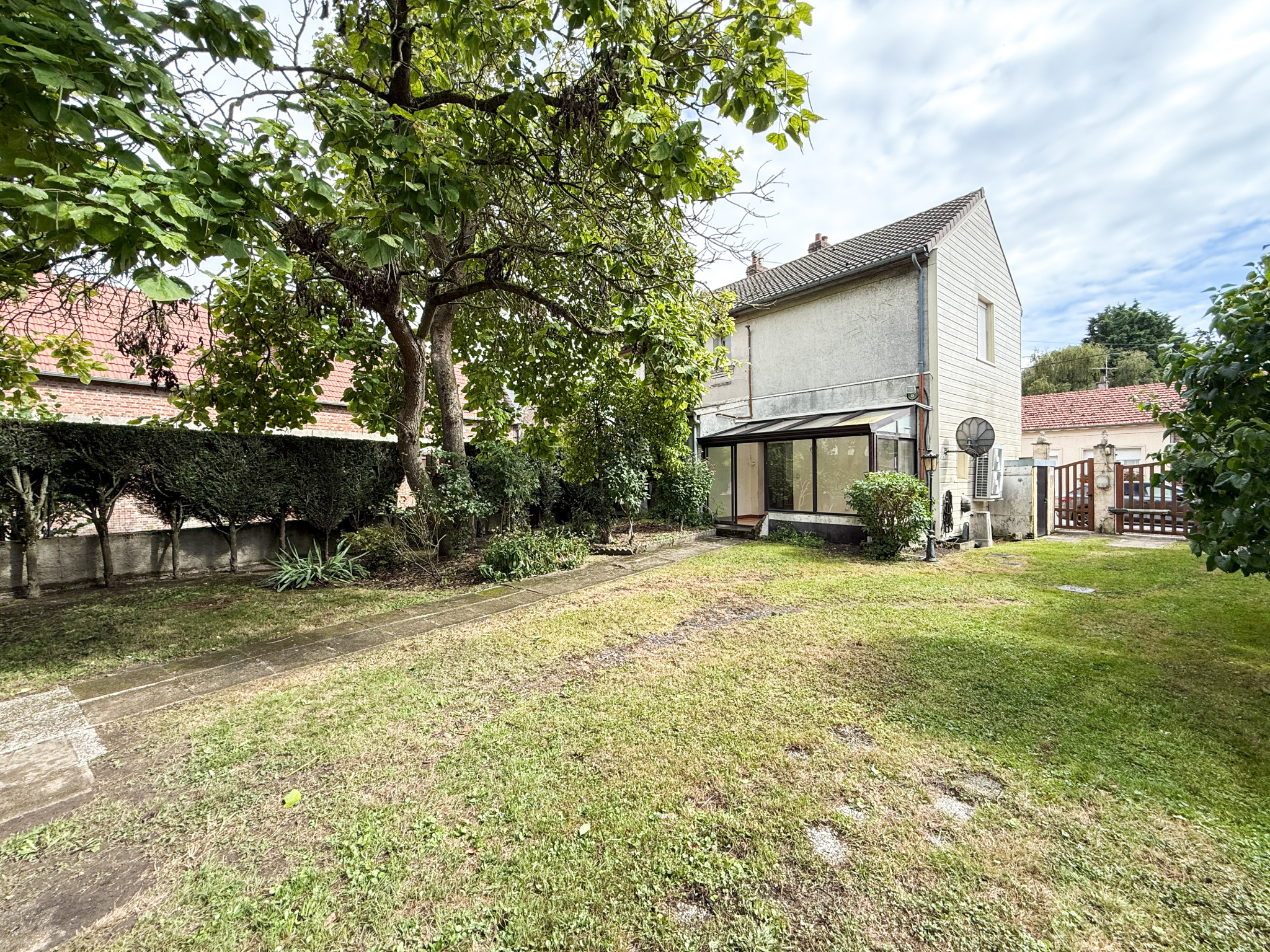 Immo80 – L'immobilier à Amiens et dans la Somme-LIHONS – MAISON INDIVIDUELLE – 2 CHAMBRES – GARAGE – JARDIN – DEPENDANCES