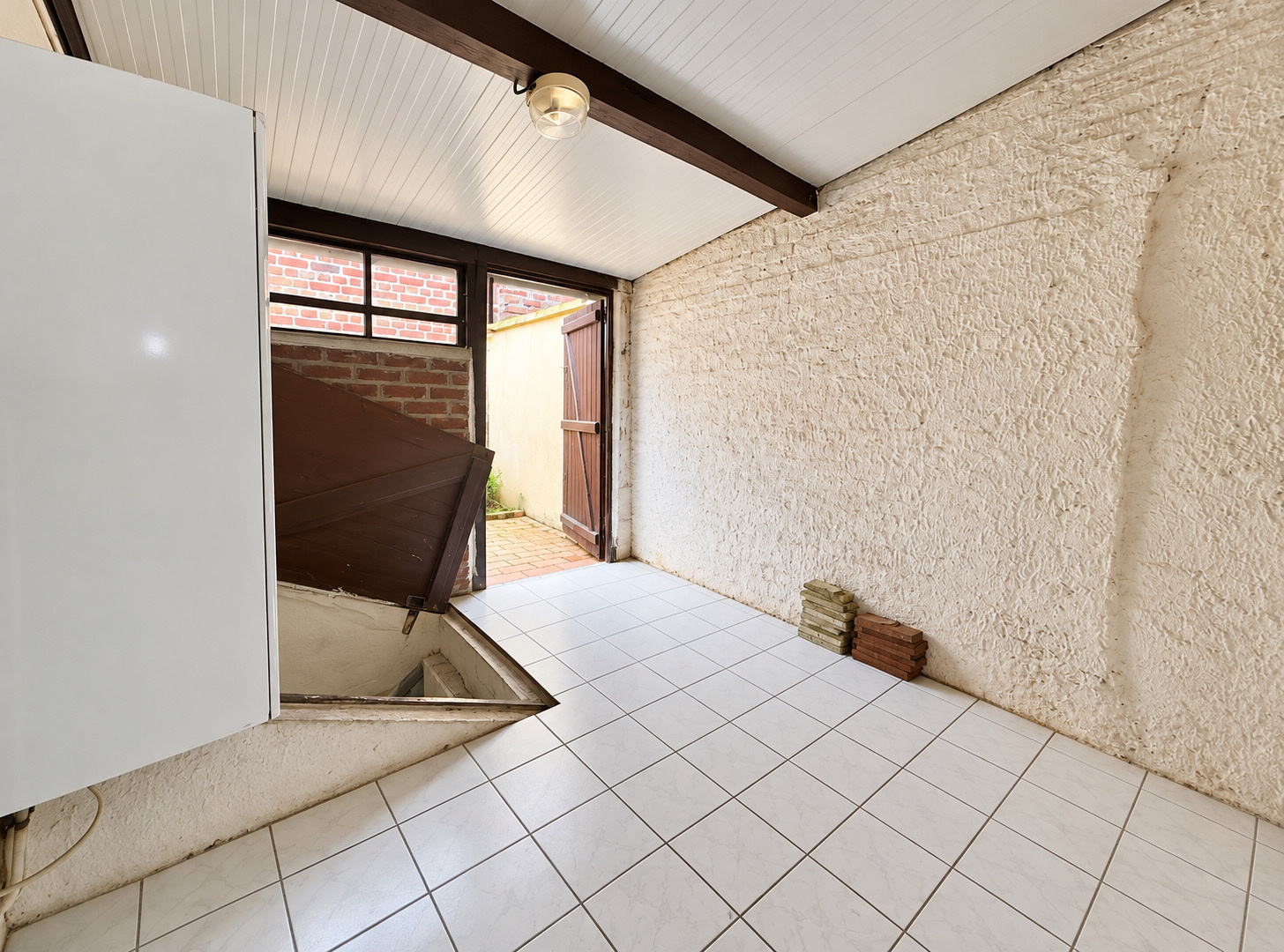 Immo80 – L'immobilier à Amiens et dans la Somme-AMIENS – QUARTIER SAINT-HONORÉ – MAISON SEMI MITOYENNE DE PLAIN PIED – 1 CHAMBRE – COUR