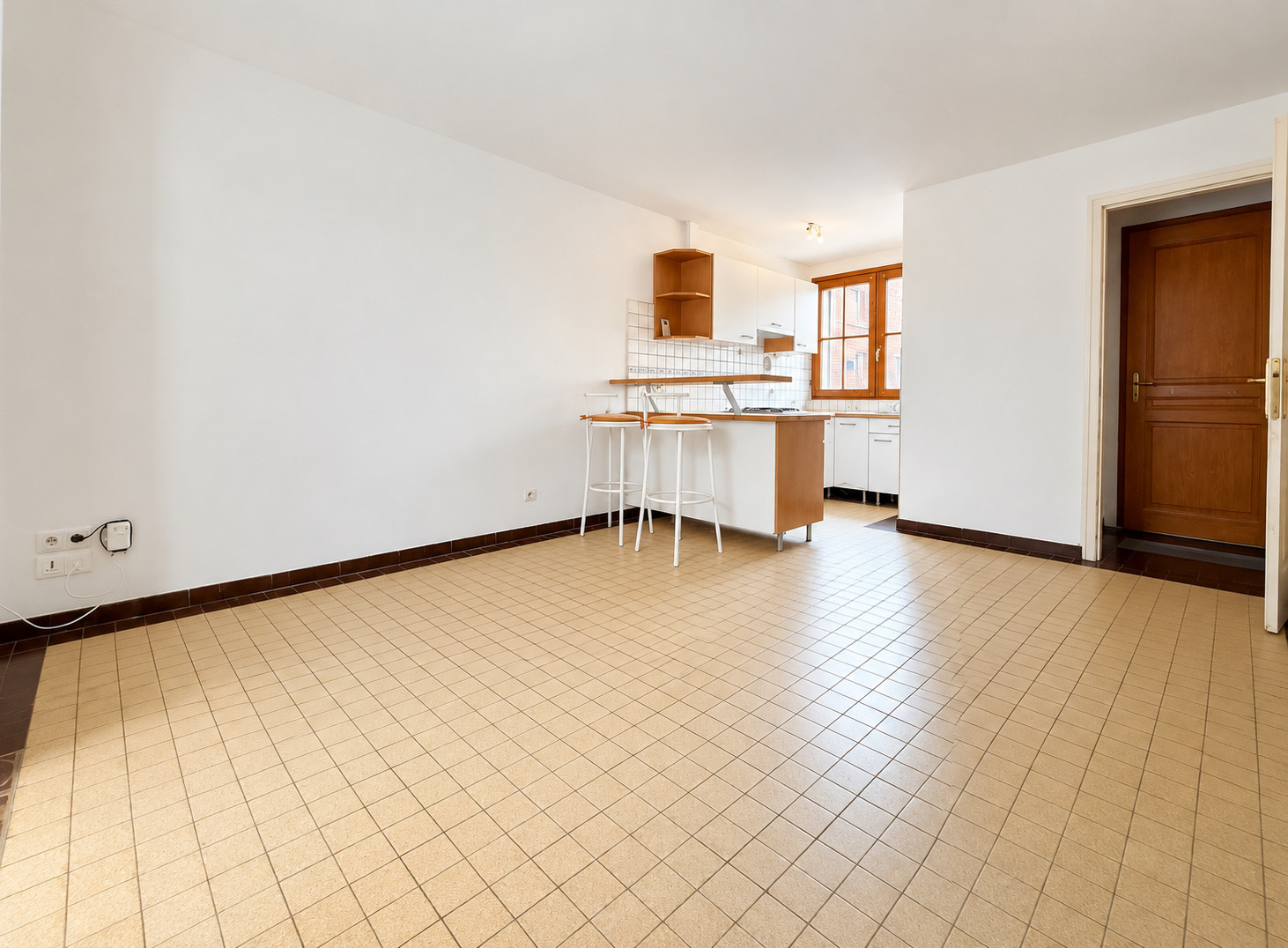 Immo80 – L'immobilier à Amiens et dans la Somme-AMIENS – QUARTIER SAINT-HONORÉ – MAISON SEMI MITOYENNE DE PLAIN PIED – 1 CHAMBRE – COUR