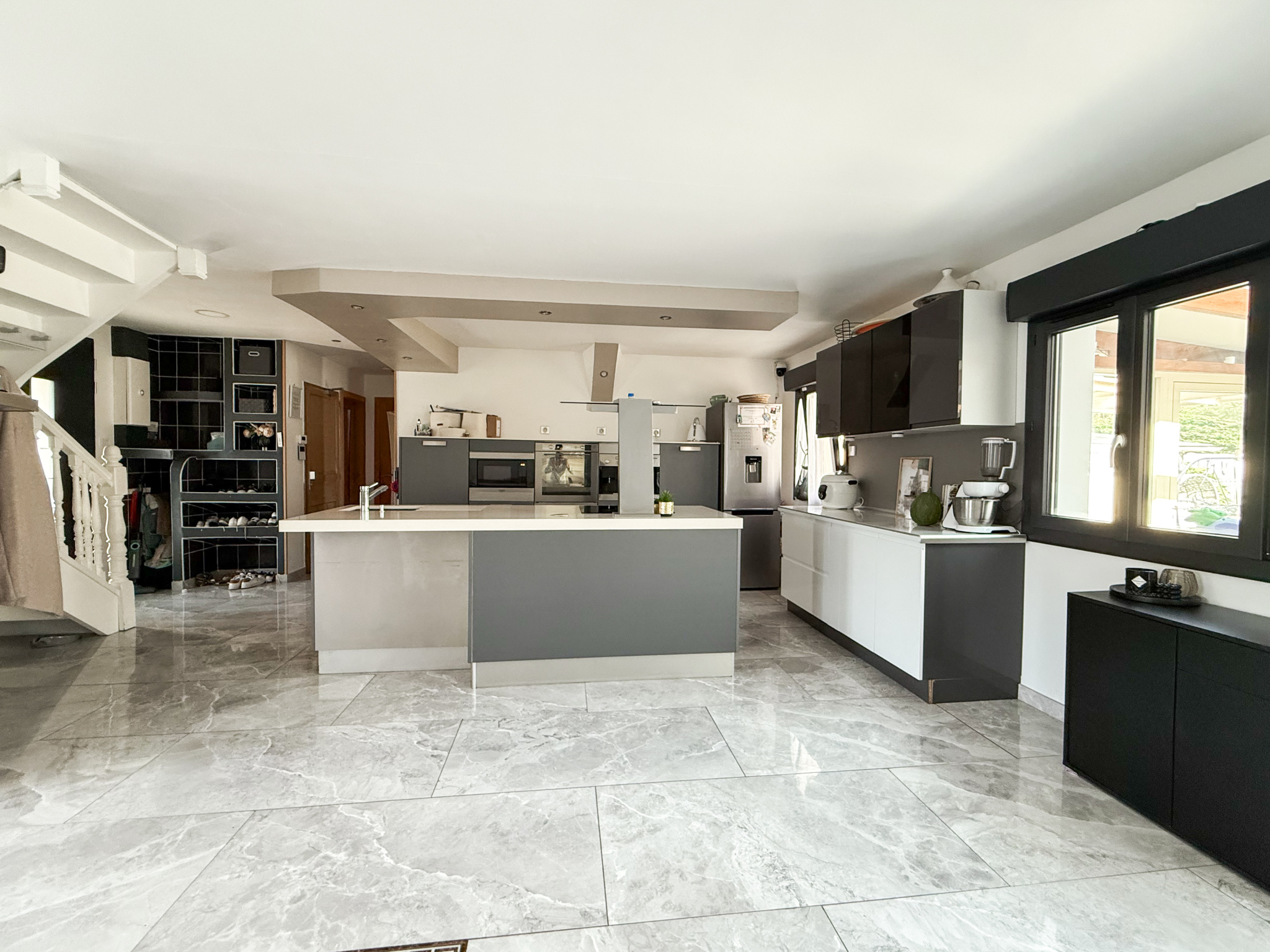 Immo80 – L'immobilier à Amiens et dans la Somme-ROYE – MAISON INDIVIDUELLE – AUTONOMIE DE PLAIN PIED – 4 CHAMBRES – SOUS SOL COMPLET – GARAGE – PARKING – TERR
