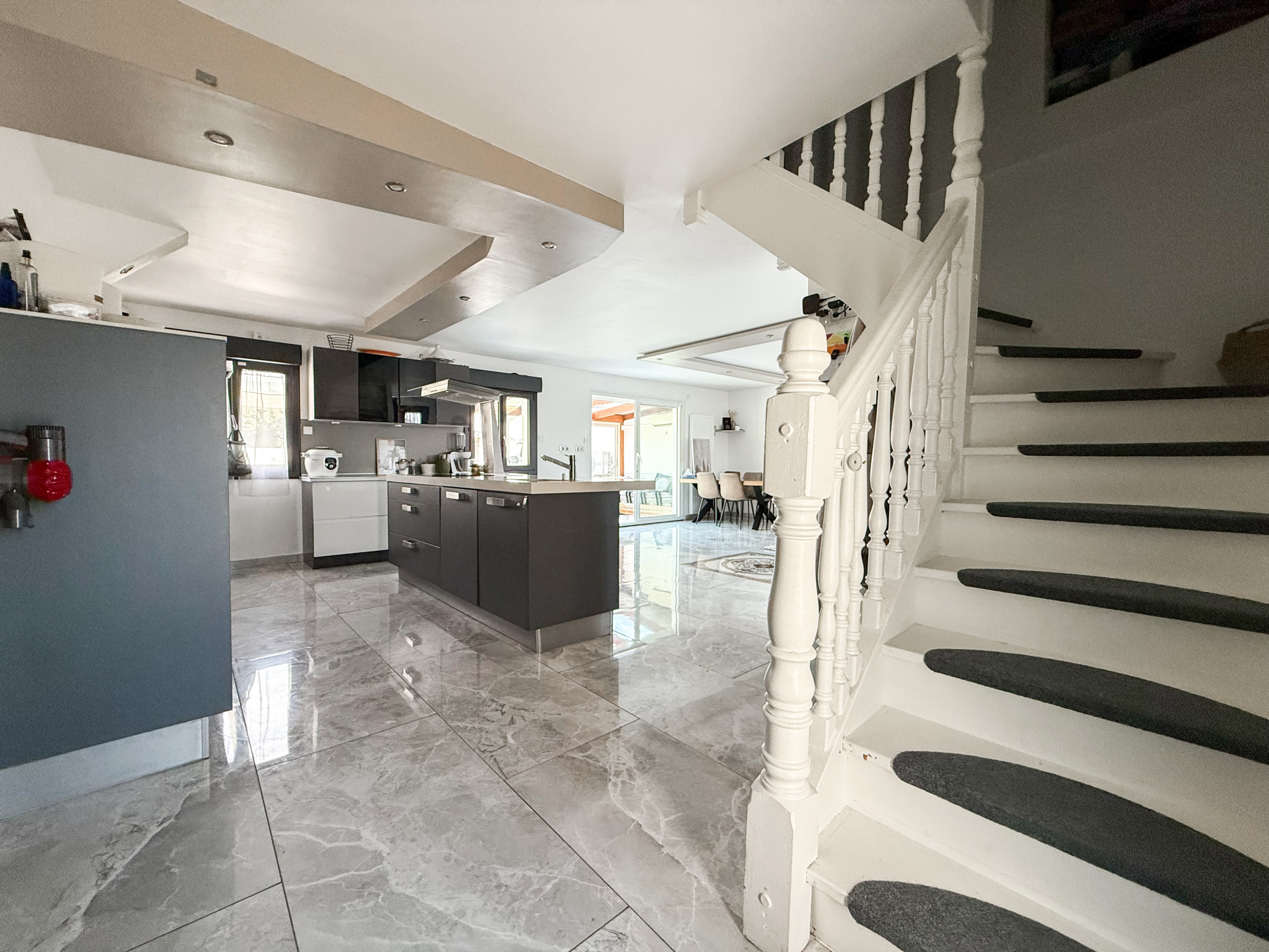 Immo80 – L'immobilier à Amiens et dans la Somme-ROYE – MAISON INDIVIDUELLE – AUTONOMIE DE PLAIN PIED – 4 CHAMBRES – SOUS SOL COMPLET – GARAGE – PARKING – TERR