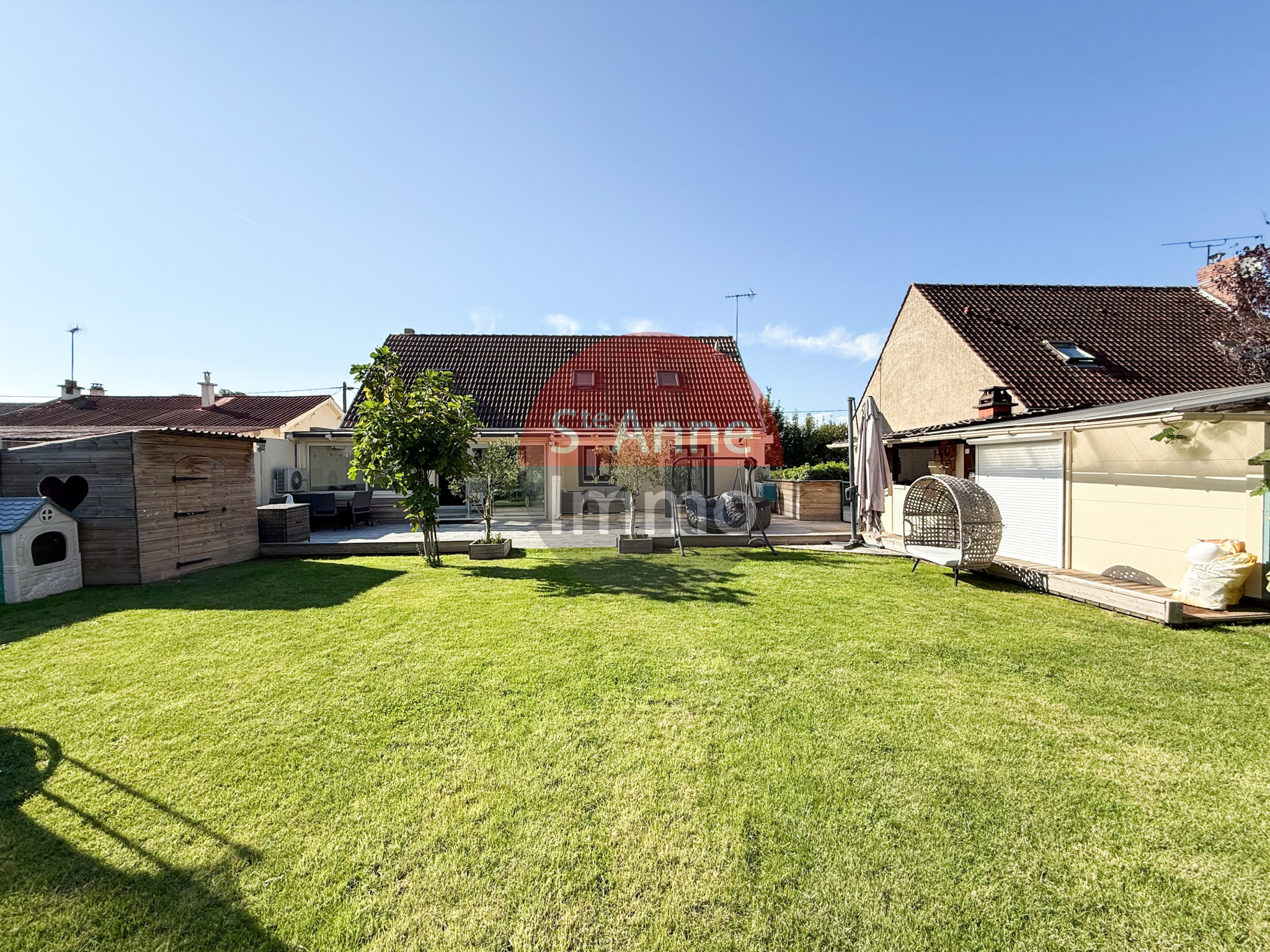 Immo80 – L'immobilier à Amiens et dans la Somme-ROYE – MAISON INDIVIDUELLE – AUTONOMIE DE PLAIN PIED – 4 CHAMBRES – SOUS...