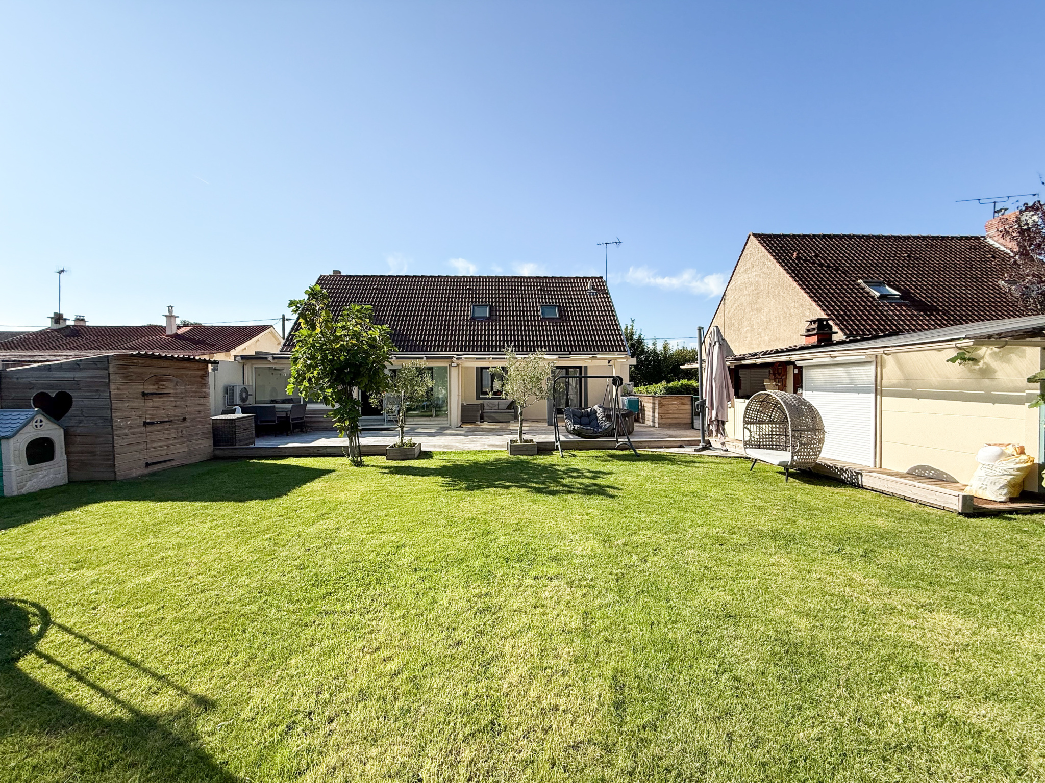 Immo80 – L'immobilier à Amiens et dans la Somme-ROYE – MAISON INDIVIDUELLE – AUTONOMIE DE PLAIN PIED – 4 CHAMBRES – SOUS...
