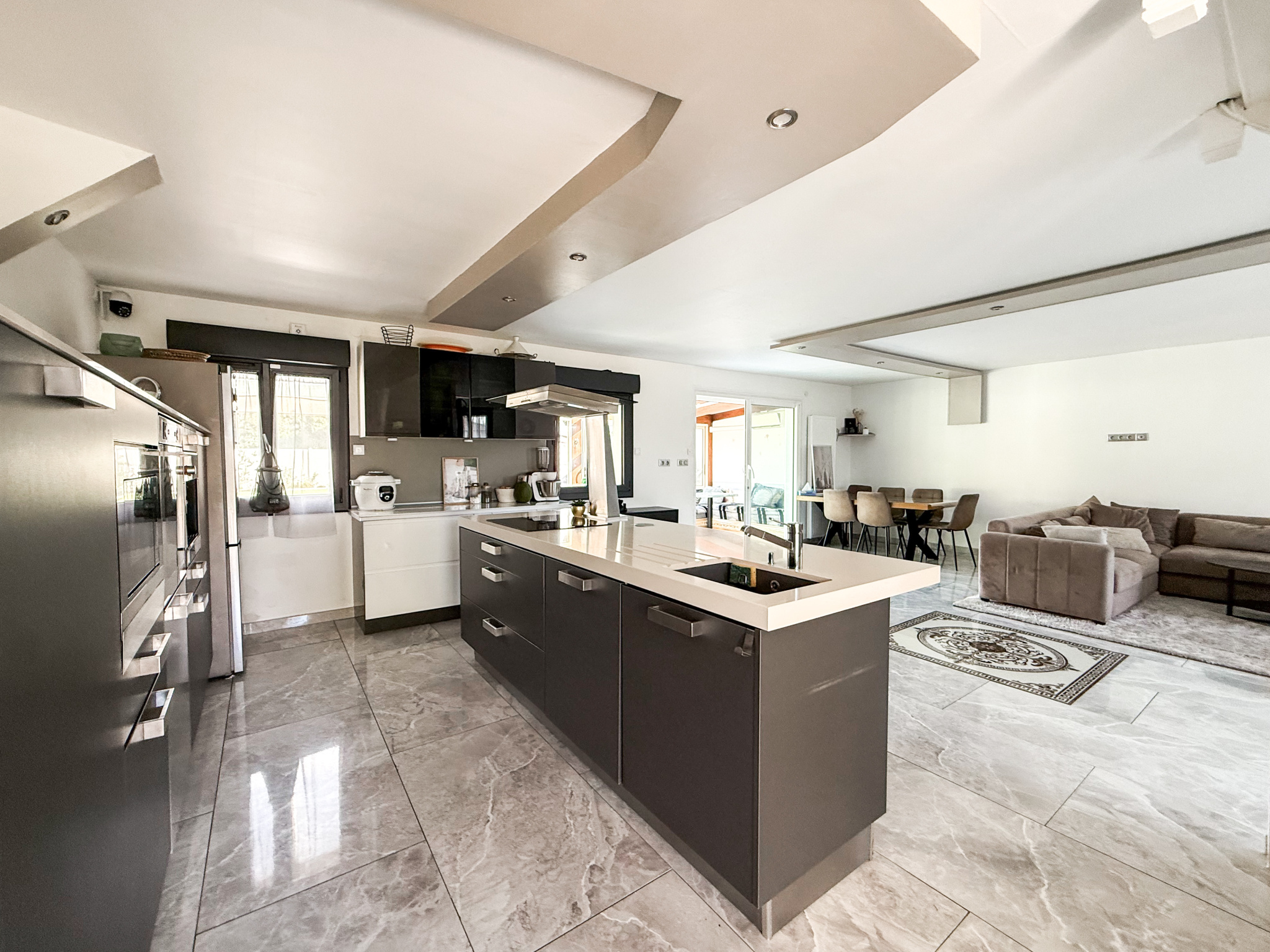 Immo80 – L'immobilier à Amiens et dans la Somme-ROYE – MAISON INDIVIDUELLE – AUTONOMIE DE PLAIN PIED – 4 CHAMBRES – SOUS SOL COMPLET – GARAGE – PARKING – TERR