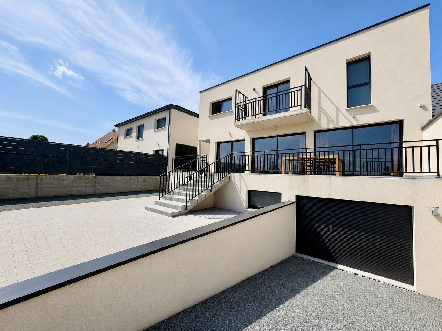 Immo80 – L'immobilier à Amiens et dans la Somme-BUSSY LES DAOURS – MAISON D&rsquo;ARCHITECTE – PAVILLON INDIVIDUEL – DOUBLE GARAGE – JARDIN