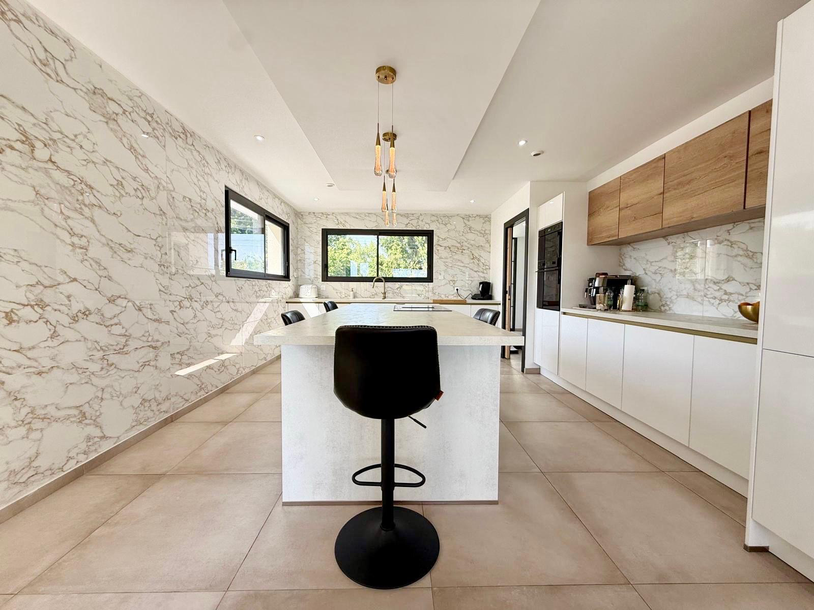 Immo80 – L'immobilier à Amiens et dans la Somme-BUSSY LES DAOURS – MAISON D&rsquo;ARCHITECTE – PAVILLON INDIVIDUEL – DOUBLE GARAGE – JARDIN