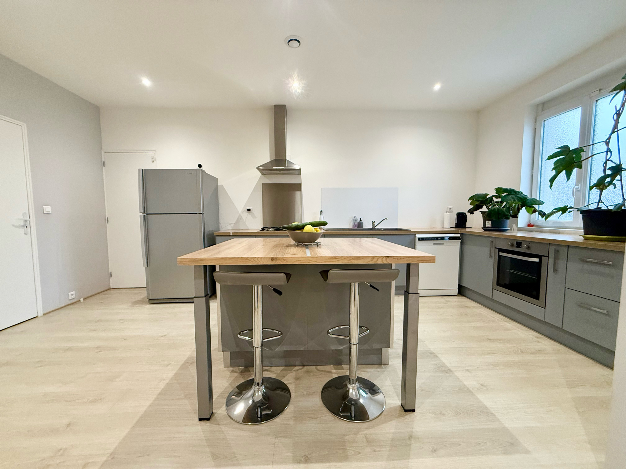 Immo80 – L'immobilier à Amiens et dans la Somme-MOREUIL – CASTEL – ENSEMBLE IMMOBILIER – 2 MAISONS + SALLE DES FETES – GARAGES – JARDIN