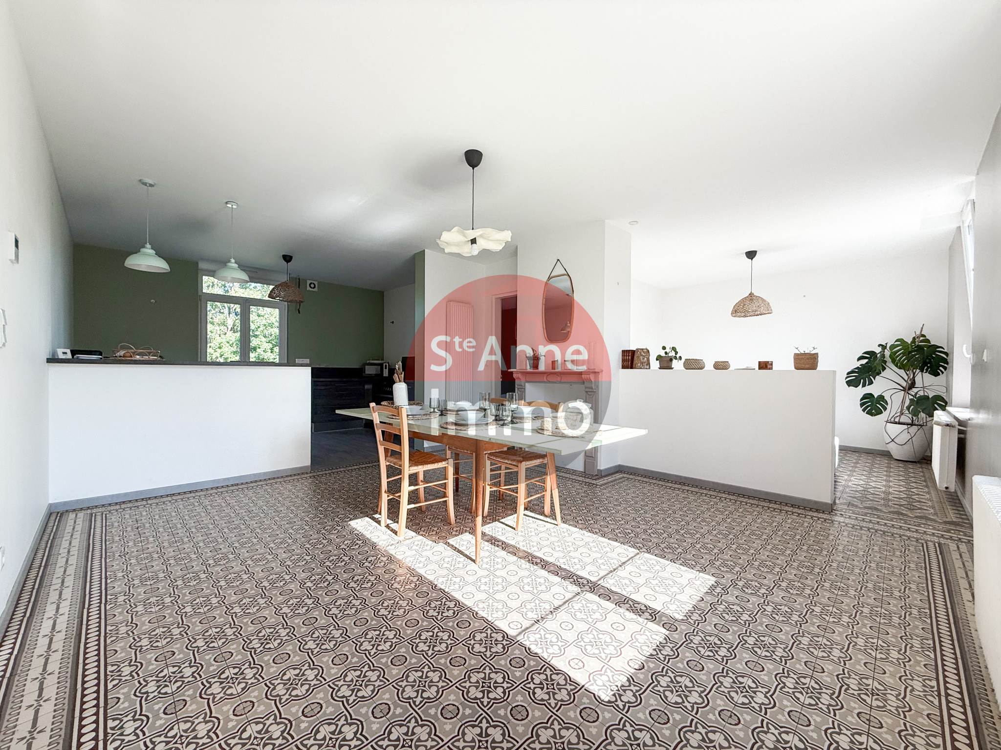 Immo80 – L'immobilier à Amiens et dans la Somme-MAUCOURT – CORPS DE FERME – PLAIN PIED – 3 CHAMBRES – DEPENDANCES – GARAGE – JARDIN – CAVE