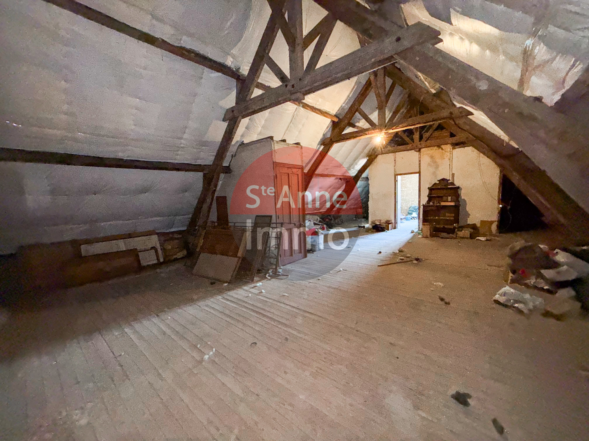 Immo80 – L'immobilier à Amiens et dans la Somme-MAUCOURT – CORPS DE FERME – PLAIN PIED – 3 CHAMBRES – DEPENDANCES – GARAGE – JARDIN – CAVE