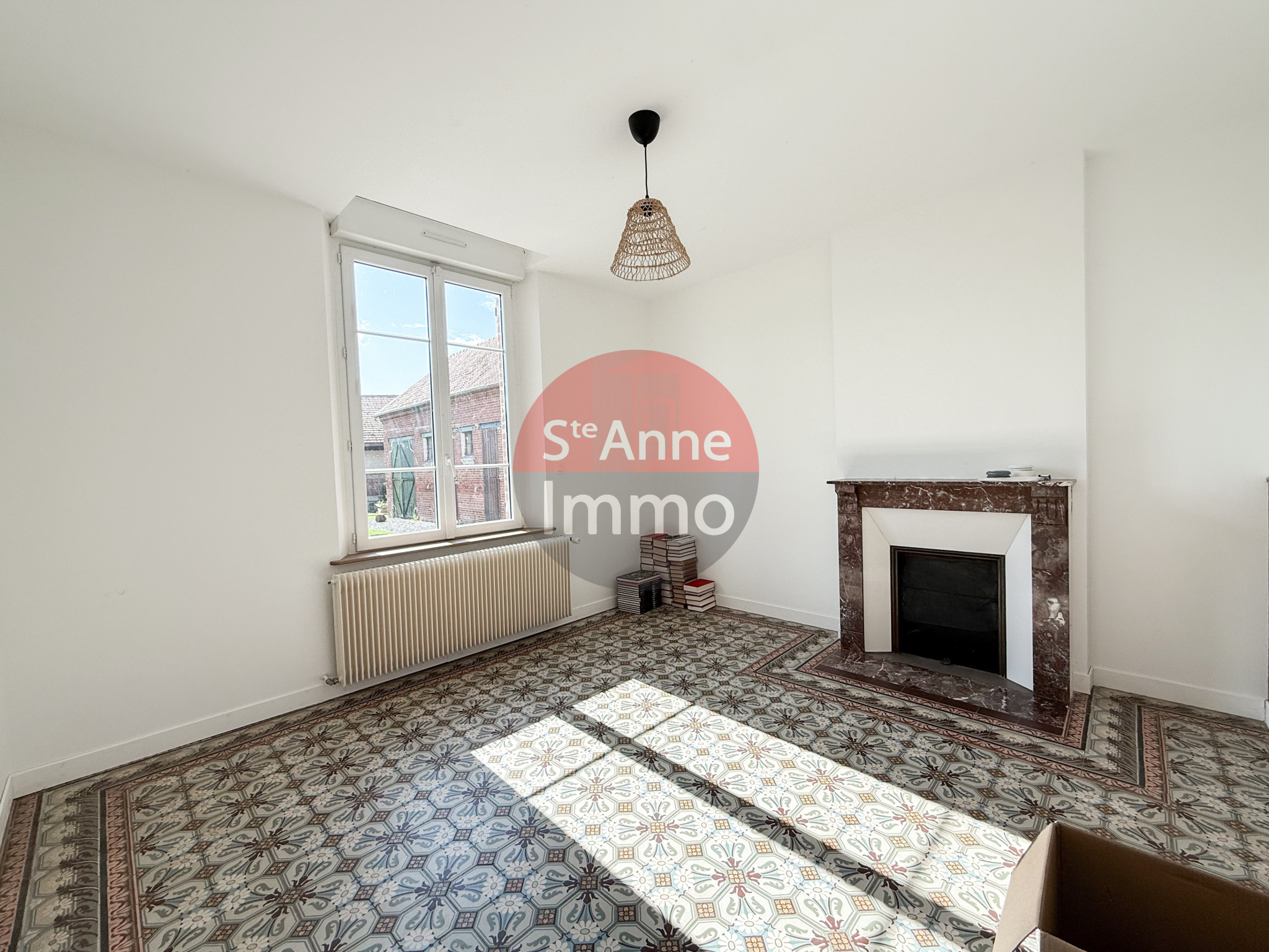 Immo80 – L'immobilier à Amiens et dans la Somme-MAUCOURT – CORPS DE FERME – PLAIN PIED – 3 CHAMBRES – DEPENDANCES – GARAGE – JARDIN – CAVE