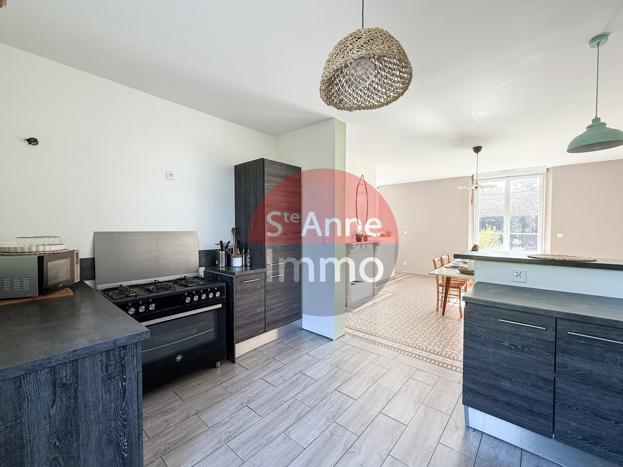 Immo80 – L'immobilier à Amiens et dans la Somme-MAUCOURT – CORPS DE FERME – PLAIN PIED – 3 CHAMBRES – DEPENDANCES – GARAGE – JARDIN – CAVE