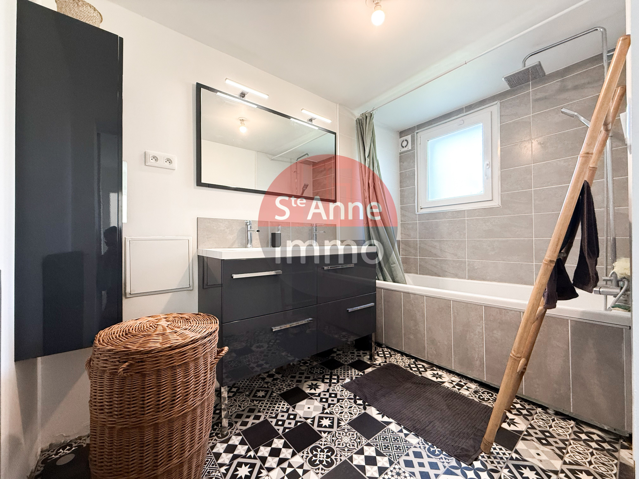 Immo80 – L'immobilier à Amiens et dans la Somme-MAUCOURT – CORPS DE FERME – PLAIN PIED – 3 CHAMBRES – DEPENDANCES – GARAGE – JARDIN – CAVE